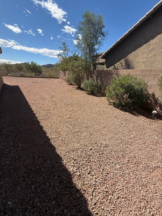 Building Photo - HOUSE FOR RENT