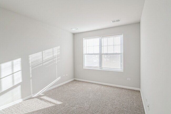 Building Photo - 1152 Brian Ct W