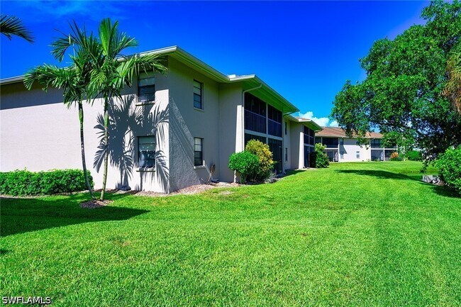 Building Photo - 135 Cypress Way E