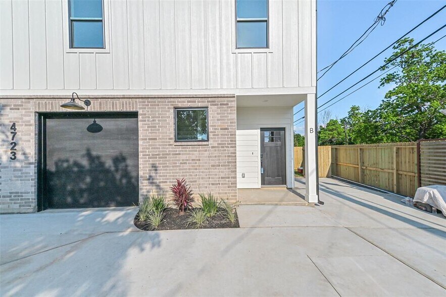 Building Photo - 4721 Mallow St