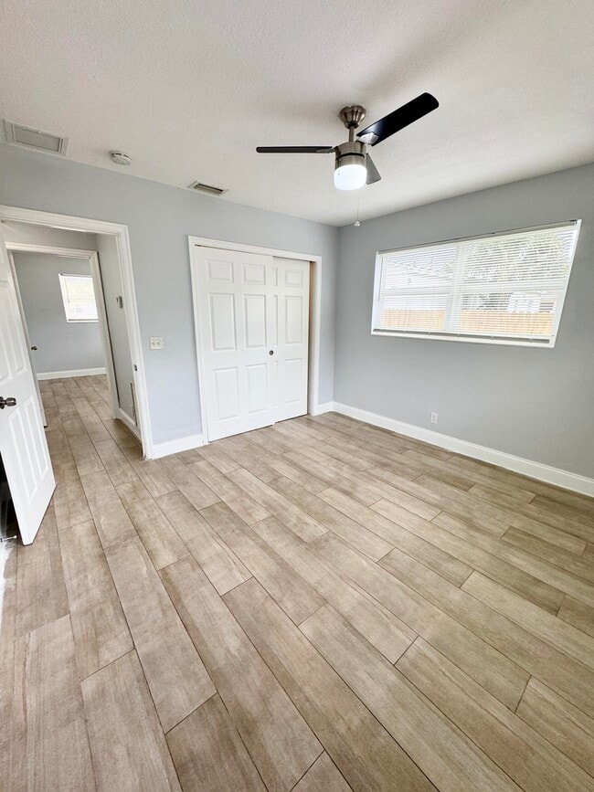 Building Photo - 350 Cypress Dr