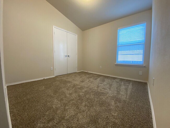 Building Photo - 2136 Ingrid Ln