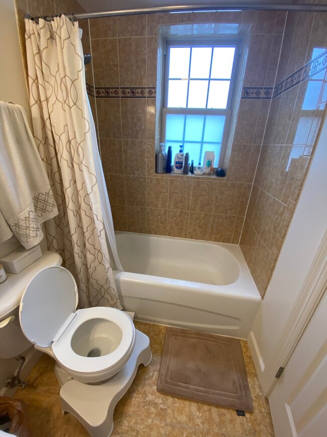 Building Photo - 1417 Newton St NW