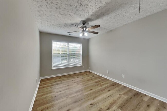 Building Photo - 293 Topaz Dr