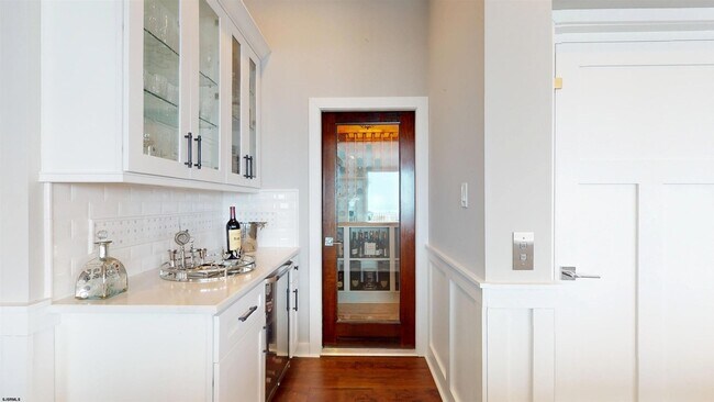 Building Photo - 404 21st St S