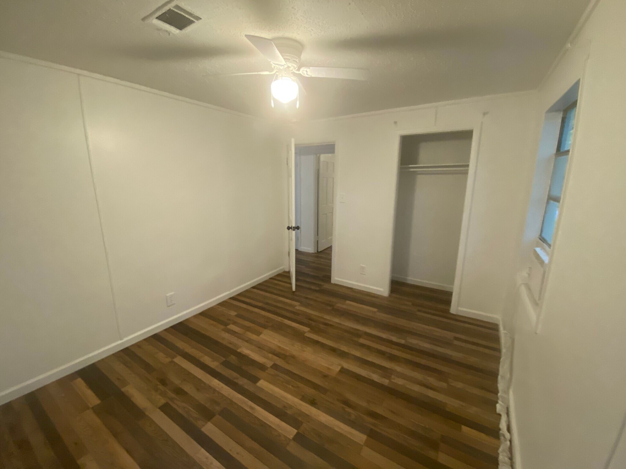 Building Photo - 806 Armory Dr