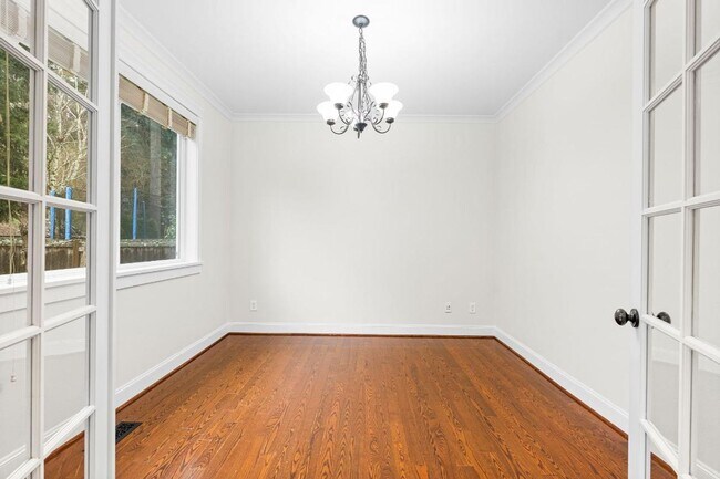 Building Photo - Elegant University Place Home with A/C, Tandem Garage, Office & Balcony Bedroom Near JBLM!