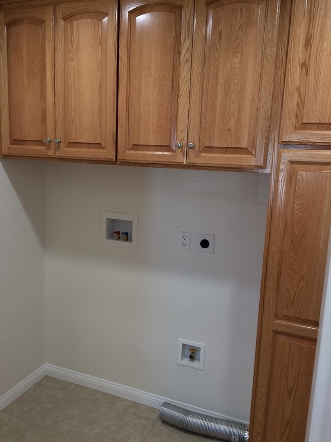 Building Photo - TWO BEDROOM LAKEWOOD HOME AVAILABLE FOR YOU--CALL US TODAY!