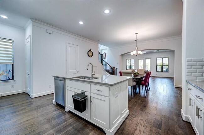 Building Photo - 1208 Peden St