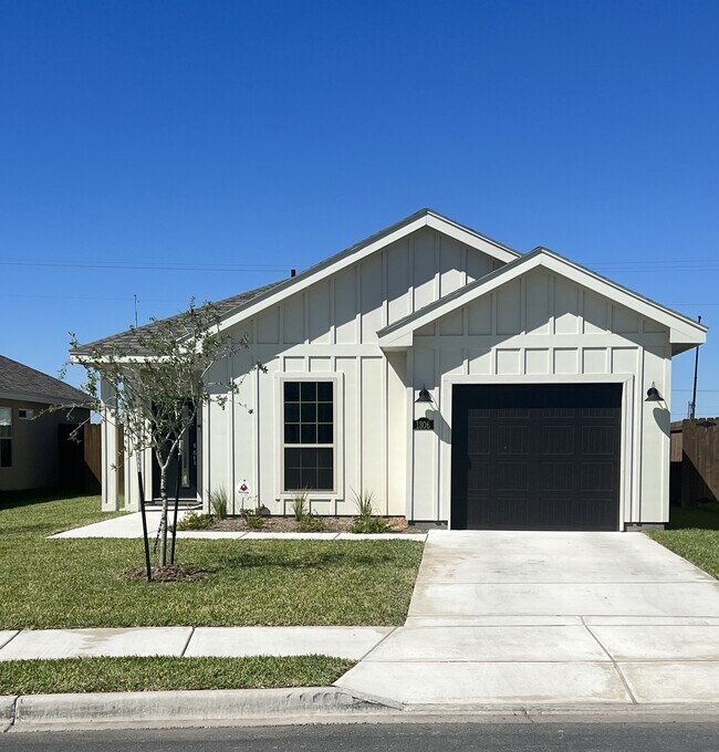 Main View - 1306 E Sonador Dr S