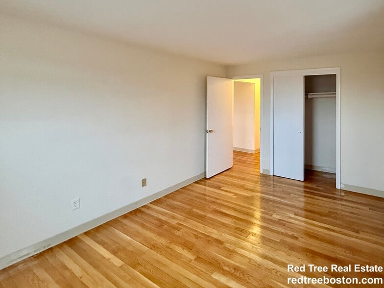 Building Photo - 8 Riverside St