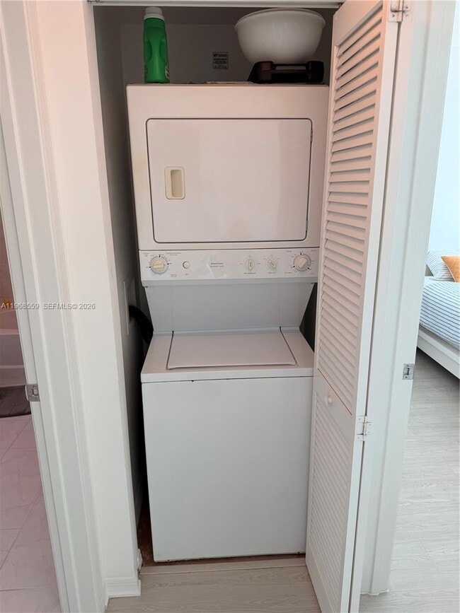 Building Photo - 951 Brickell Ave