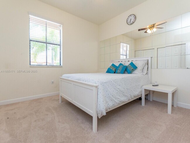 Building Photo - 12320 S Village Cir