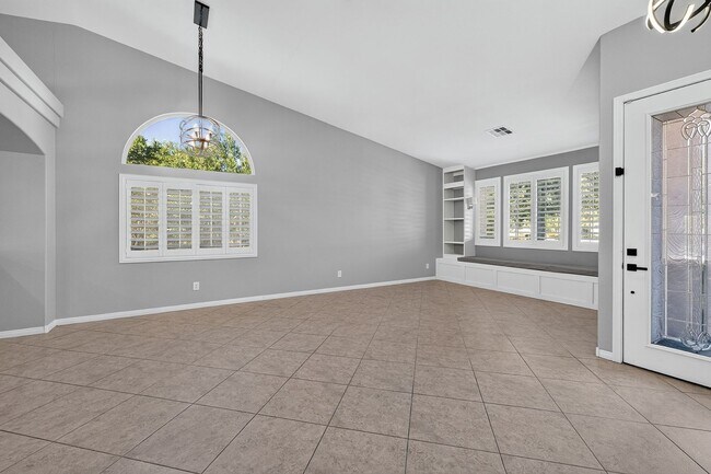 Building Photo - 5317 Blue Evergreen Ave