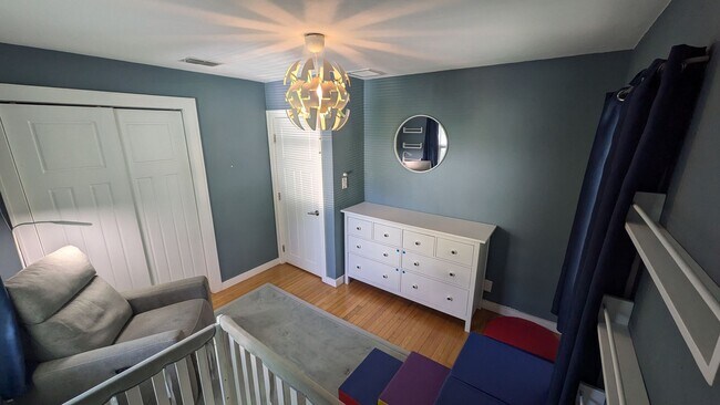 Building Photo - Charming two bedroom one bath cottage with...