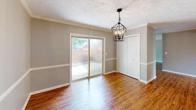 Building Photo - 2140 Fort Harrods Dr