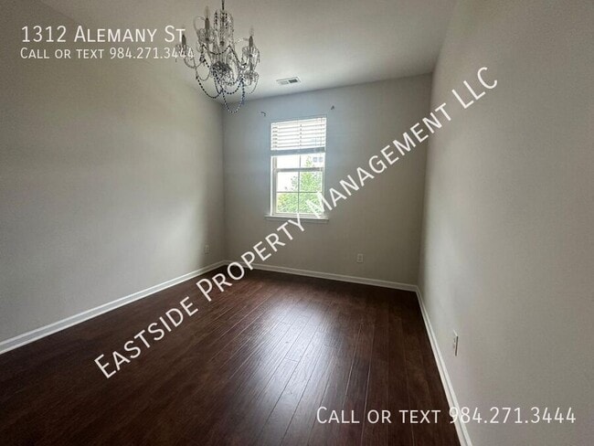 Building Photo - 1312 Alemany St