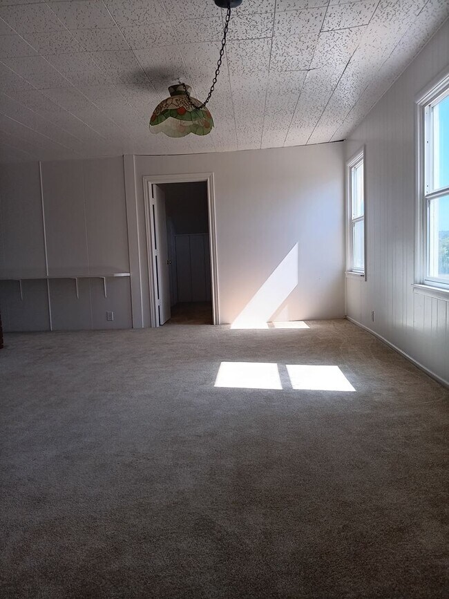 Building Photo - Beautiful Secluded Farmhouse & Shop is Available!