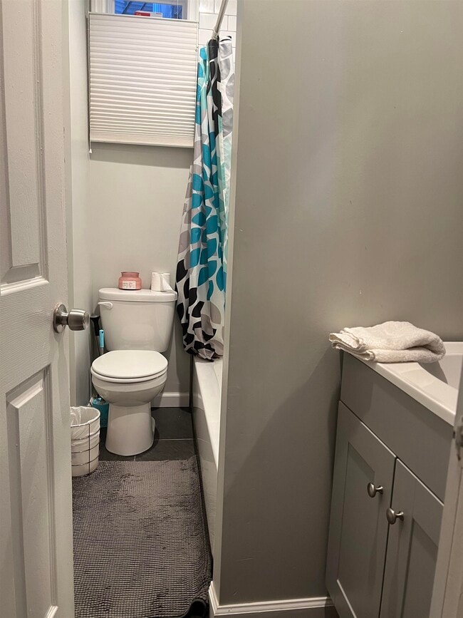 Building Photo - 405 AVENUE E