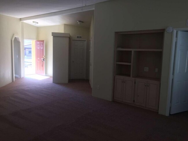 Building Photo - 2 bedroom in PHOENIX AZ 85041