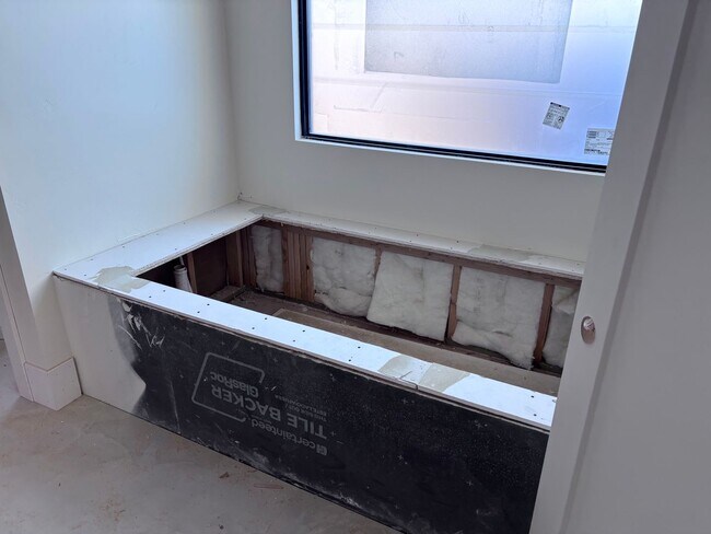 Building Photo - 5 bed 4.5 bath home with pool in Crimson Cliff Boundary