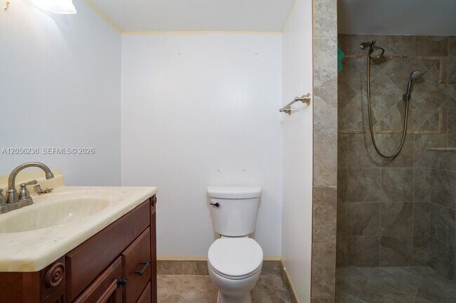 Building Photo - 1815 Fairview Villas Dr