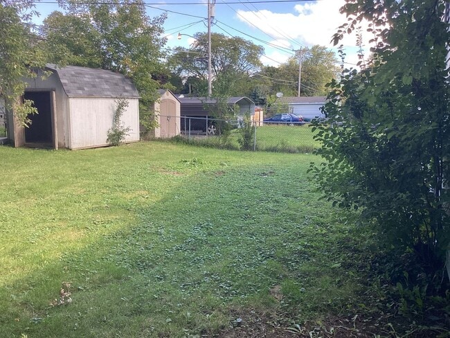 Building Photo - 4 Bedroom Single Family Home