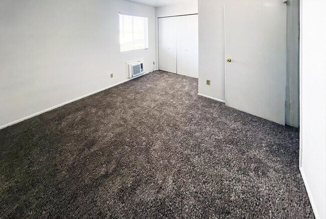 Building Photo - Renovated 1-Bedroom Condo in Gated North P...
