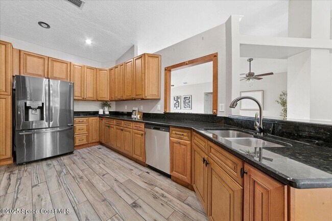 Building Photo - 897 Hunters Creek Dr