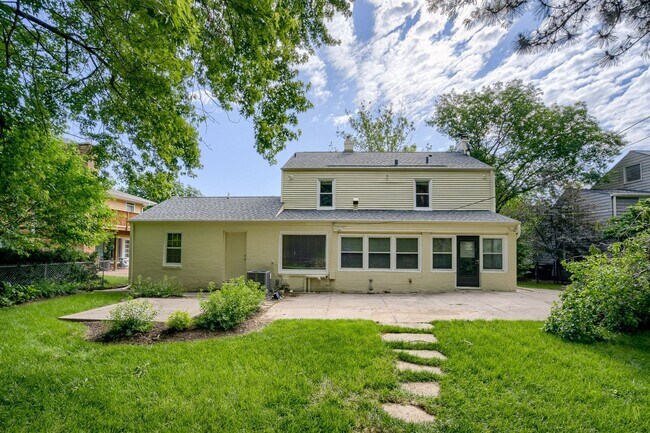 Building Photo - A Home With Character Walking Distance To ...