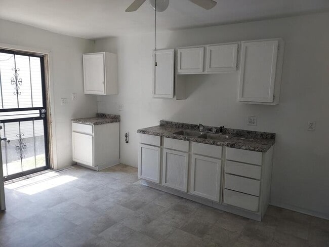 Building Photo - 974 Hovey St