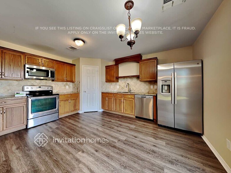 Building Photo - 250 Hilltop Dr