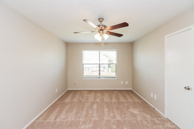 Building Photo - 16322 Lynn Crest Ct