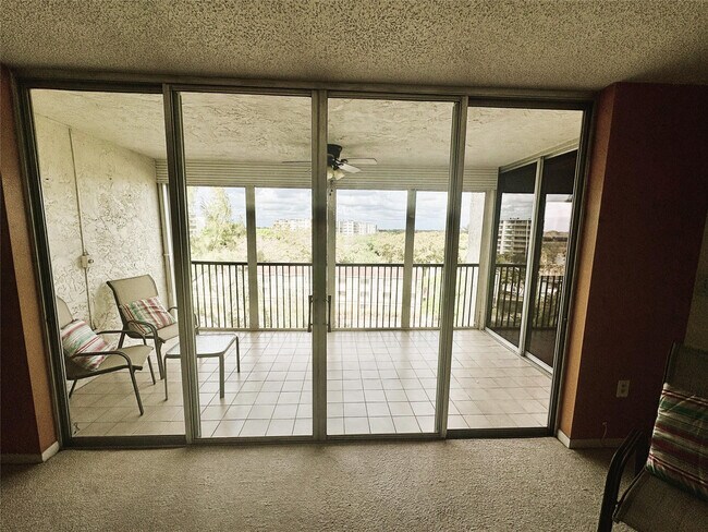 Building Photo - 3940 Inverrary Blvd