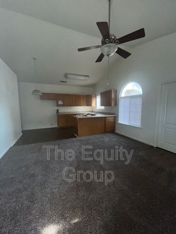 Building Photo - 2911 S Sallee Ct