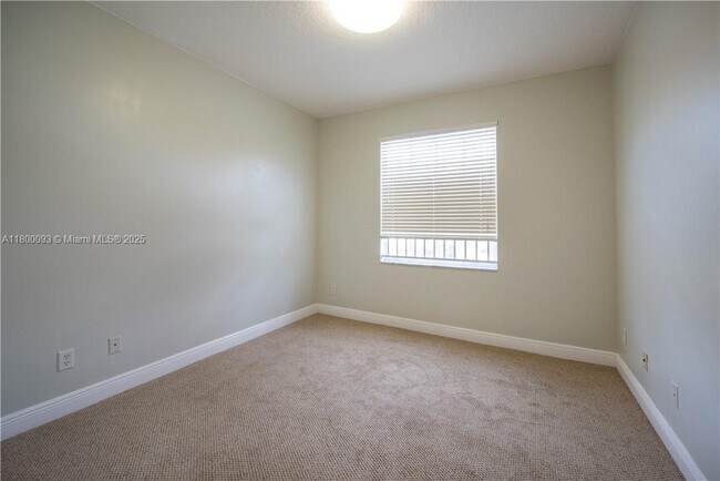 Building Photo - 3371 Lakeside Dr