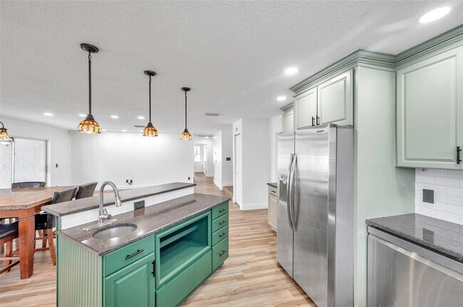 Building Photo - 1520 Windmill Pointe Rd