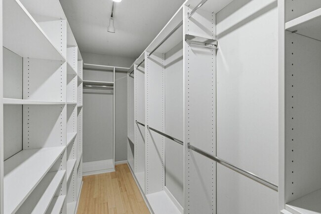 Building Photo - 913 Magnolia Ct W