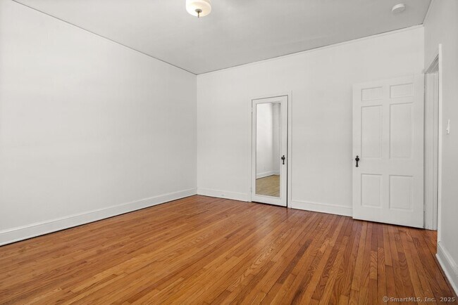 Building Photo - 684 Farmington Ave