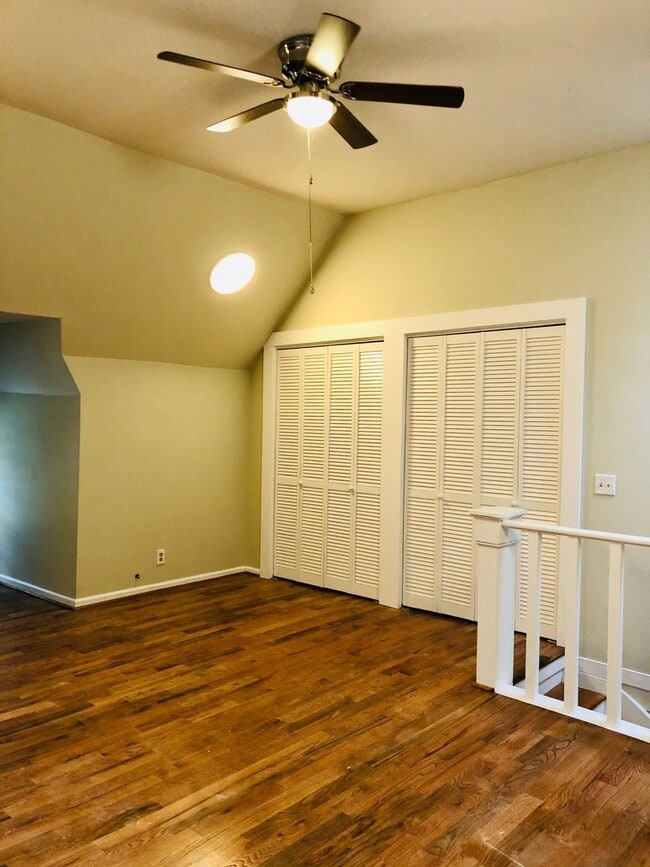 Building Photo - Plum Street-3 bedroom/2 bath home with large rocking chair front porch!