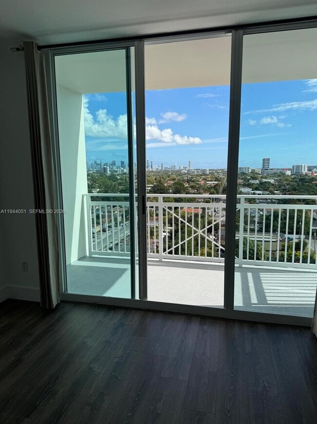 Building Photo - 2665 SW 37th Ave