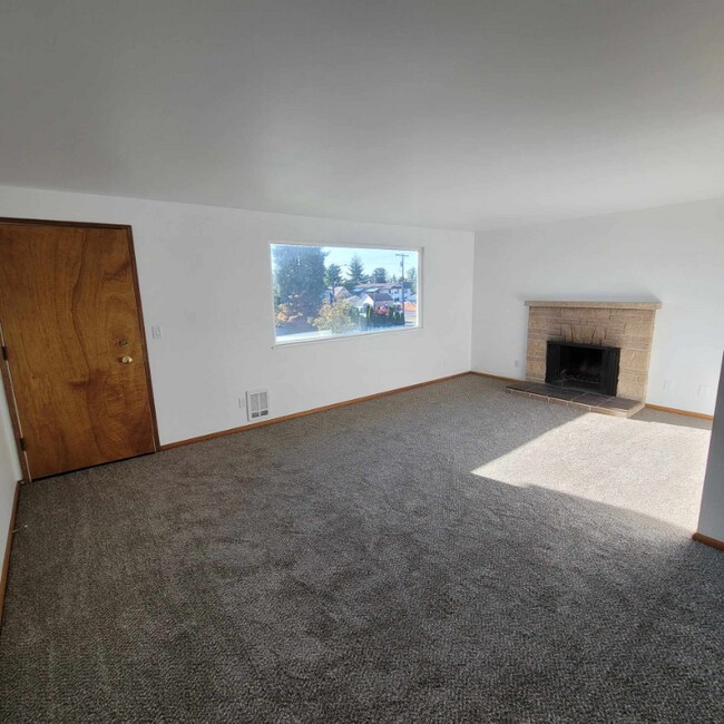 Building Photo - 2111 Colby Ave