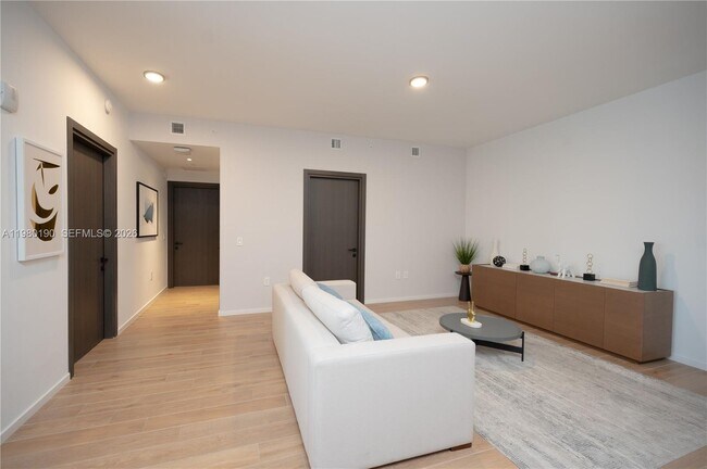 Building Photo - 398 NE 5th St