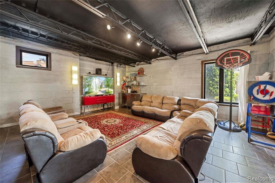 Building Photo - 42183 Kouza Ct