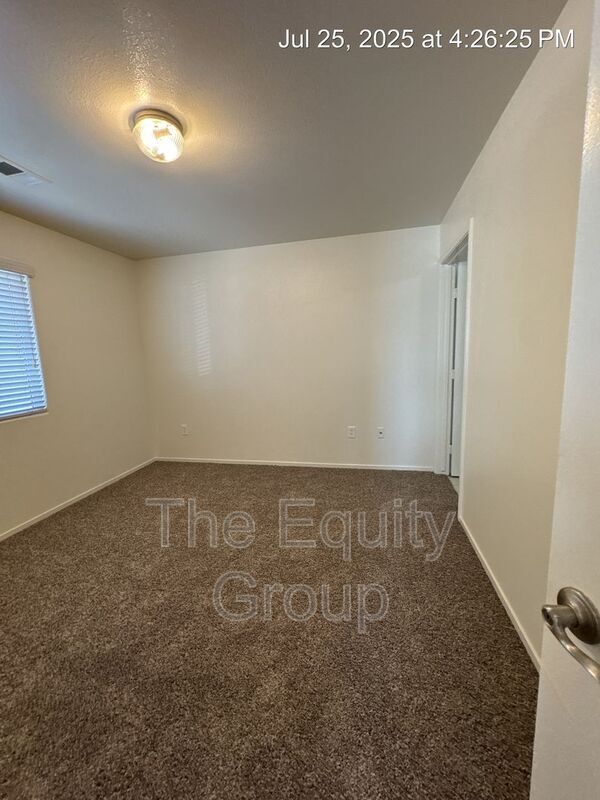Building Photo - 2827 N Zachary St