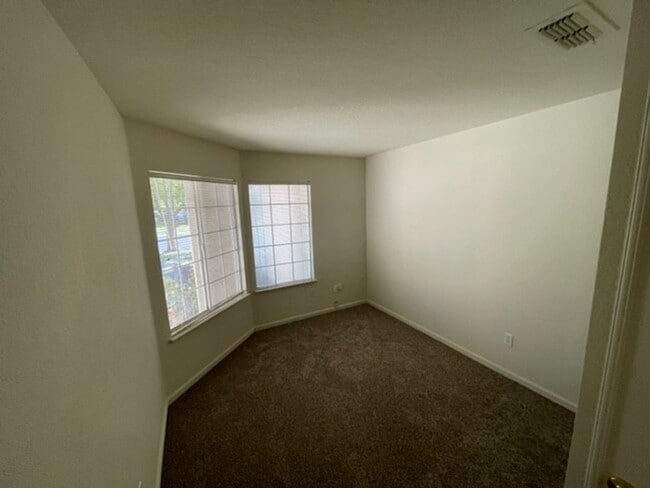 Building Photo - Rocklin four bedroom