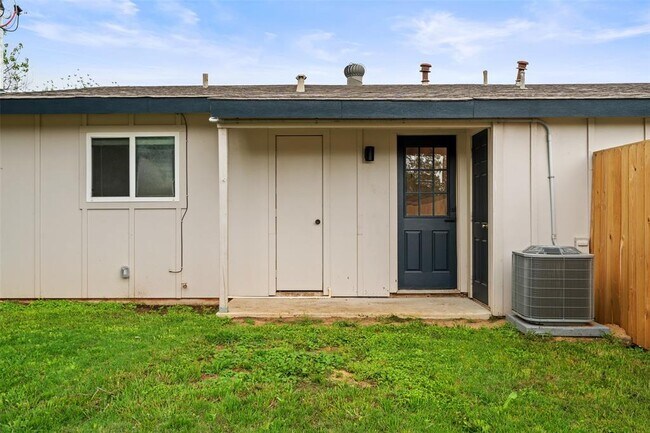 Building Photo - 4904 Hawk Cove