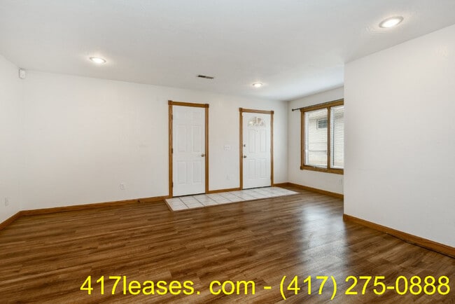Building Photo - 1257 E Lakewood St