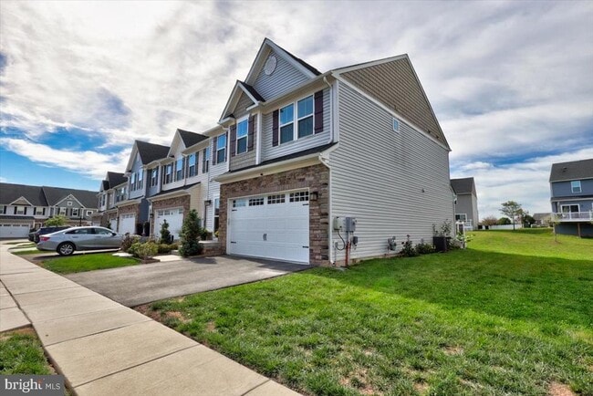 Building Photo - 1050 Moscariello Ln