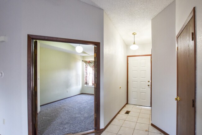 Building Photo - 3355 Mirage Dr